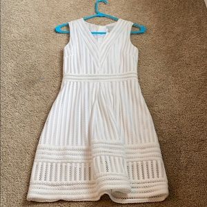 White/ patterned/ knee length DRESS